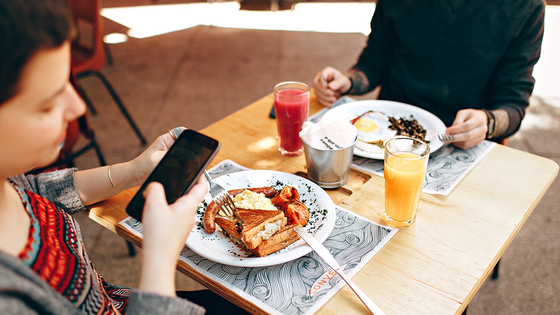 Do Food & Phone Lack Etiquette?